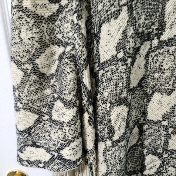 Do Everything In Love Women's Snakeskin Print Fringe Poncho One Size - Picture 6 of 11